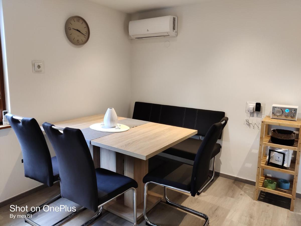 Ferienwohnung Grete, An Der Weinstrasse Ehrenhausen Exteriör bild